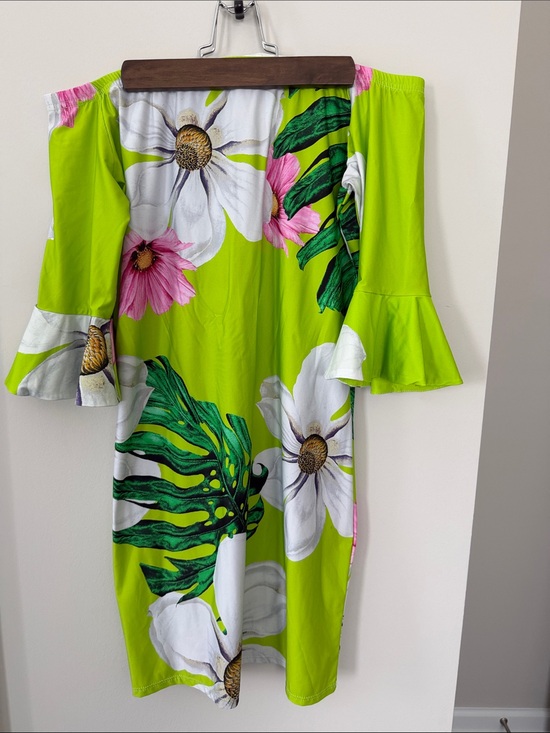Tara Grinna Dresses & Skirts - Strapless Floral Off-Shoulder Dress in Lime Green